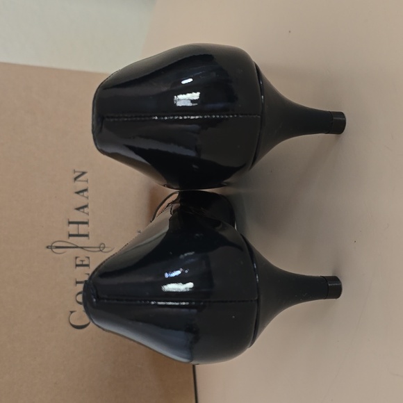 NWT, Cole Haan Navy Blue kitten heels,sz 5.5 - Picture 3 of 8